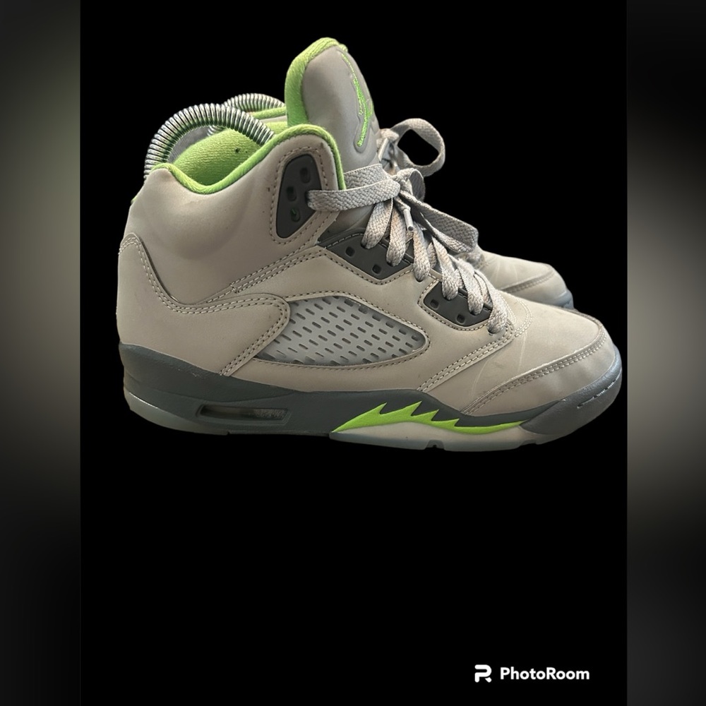 - Jordan 5 Retro Green Bean Sz 5